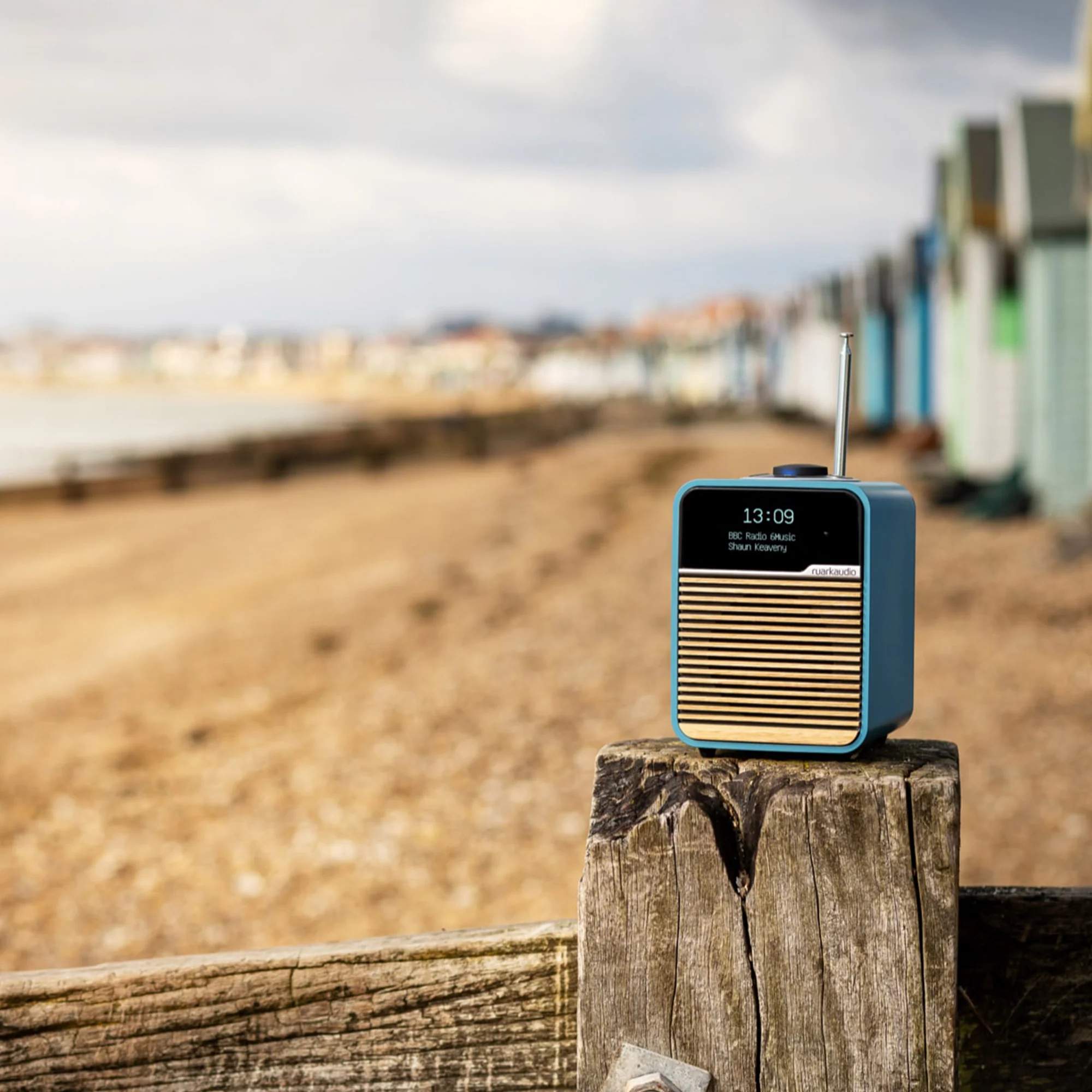 Ruark Audio R1 Mk4 Deluxe Table Top Radio [DEMO UNIT] - Image 3
